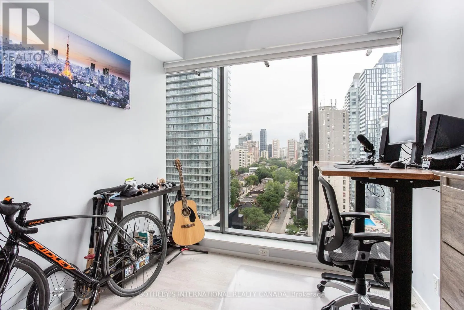 1402 - 5 ST JOSEPH STREET