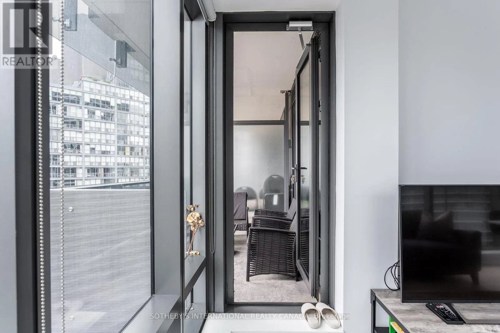 1402 - 5 ST JOSEPH STREET