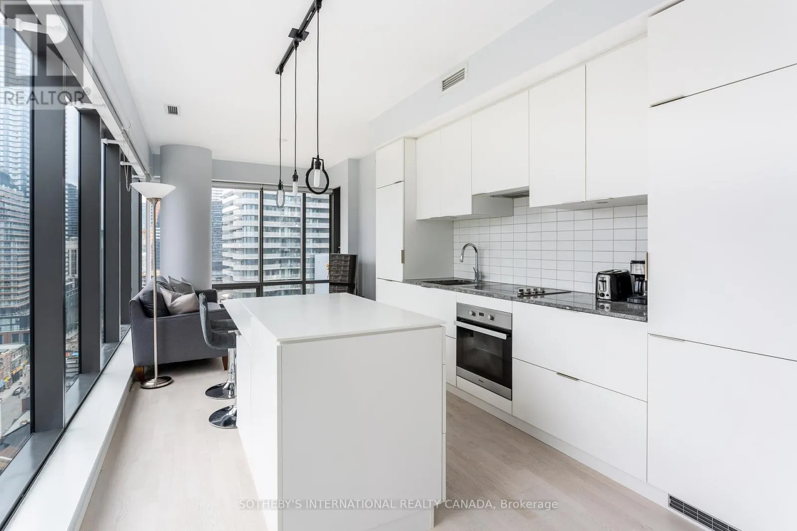 1402 - 5 ST JOSEPH STREET