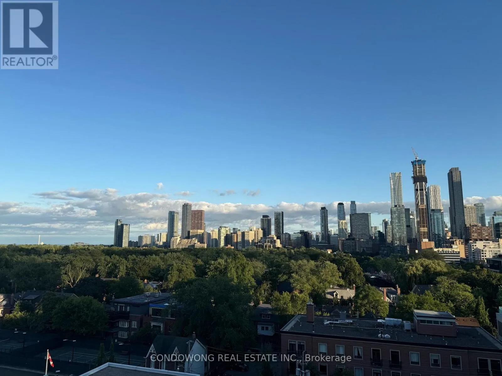 906 - 25 SCRIVENER SQUARE