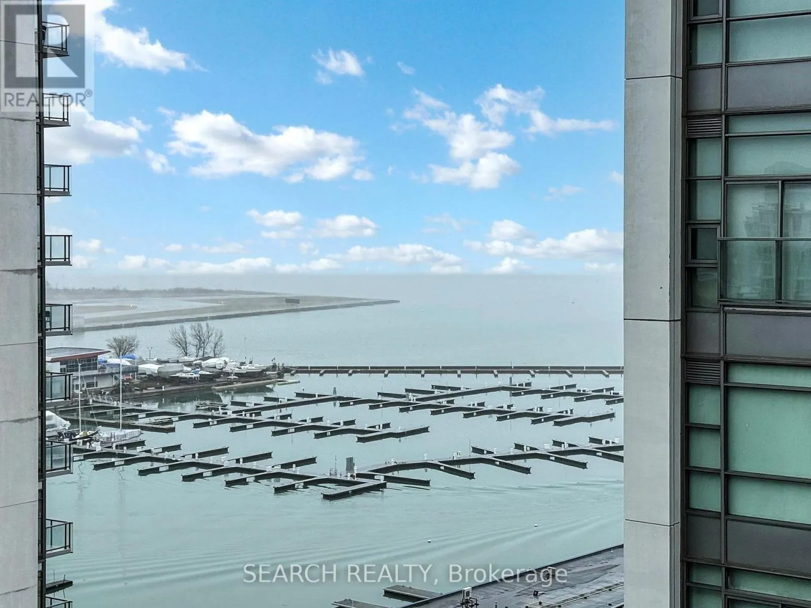 1028 - 637 LAKE SHORE BOULEVARD W