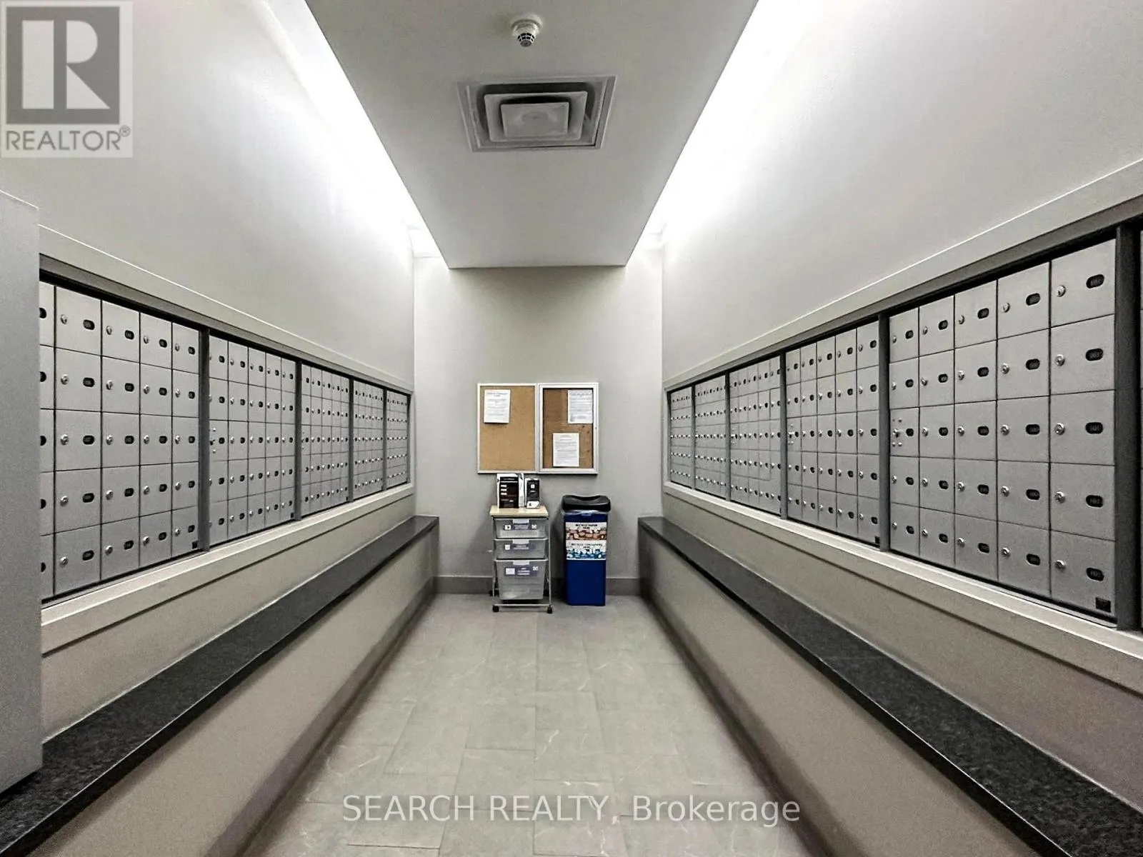 1028 - 637 LAKE SHORE BOULEVARD W