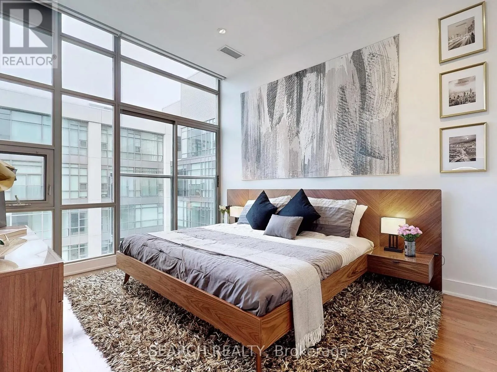 1028 - 637 LAKE SHORE BOULEVARD W