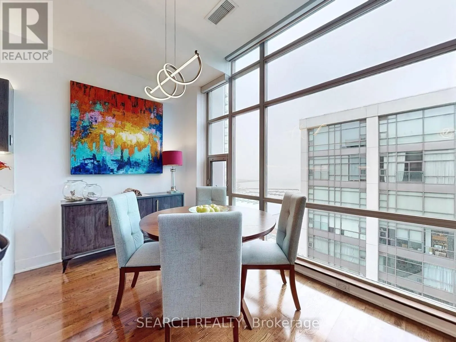 1028 - 637 LAKE SHORE BOULEVARD W