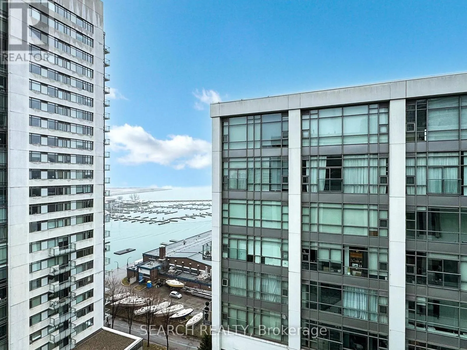 1028 - 637 LAKE SHORE BOULEVARD W