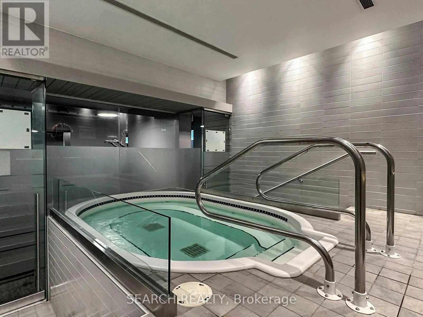 1028 - 637 LAKE SHORE BOULEVARD W