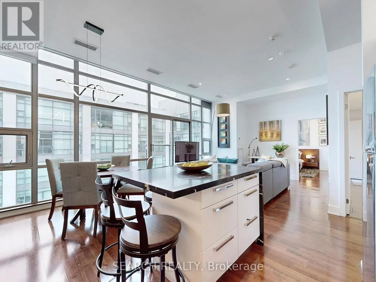 1028 - 637 LAKE SHORE BOULEVARD W