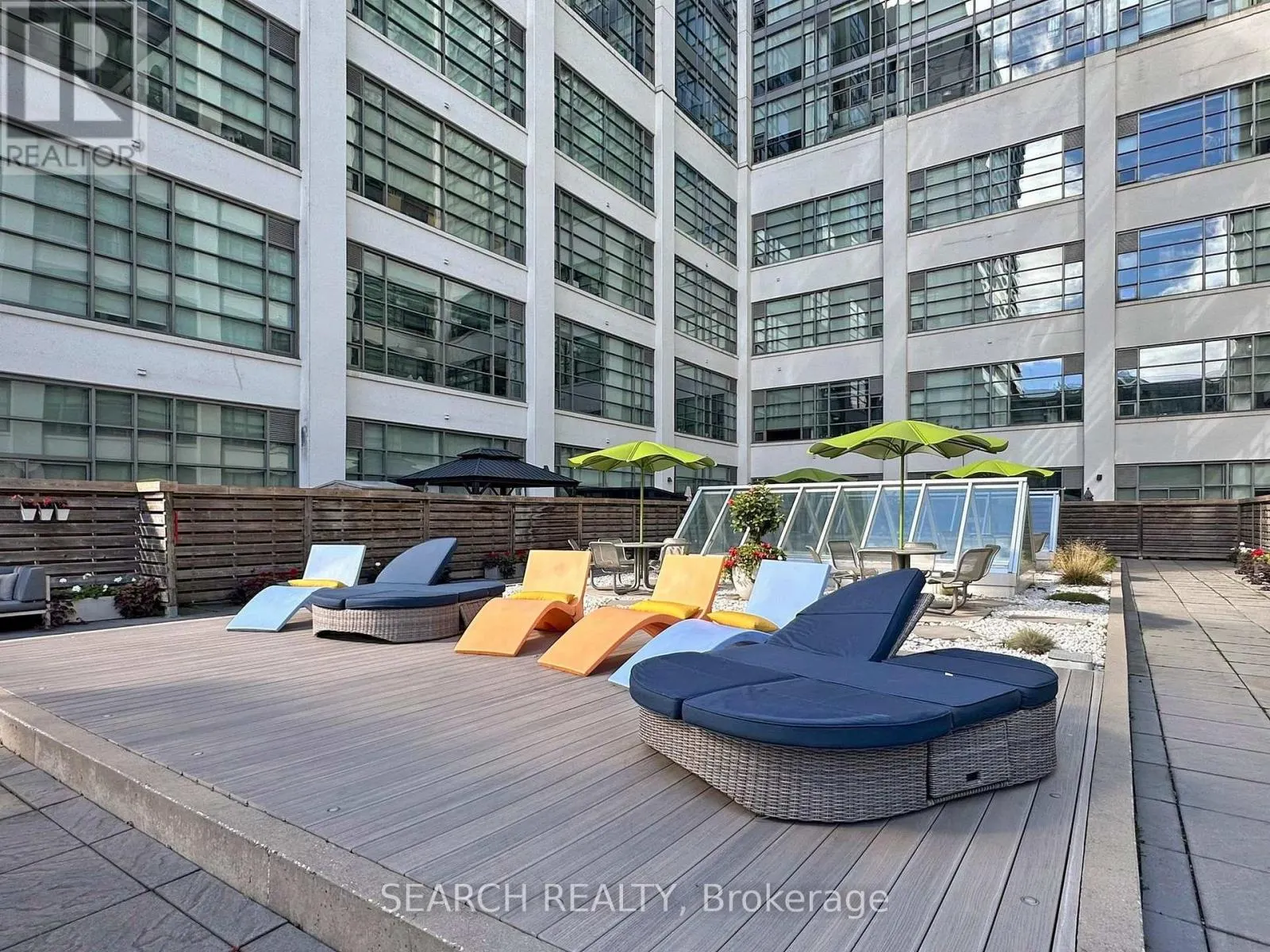 1028 - 637 LAKE SHORE BOULEVARD W