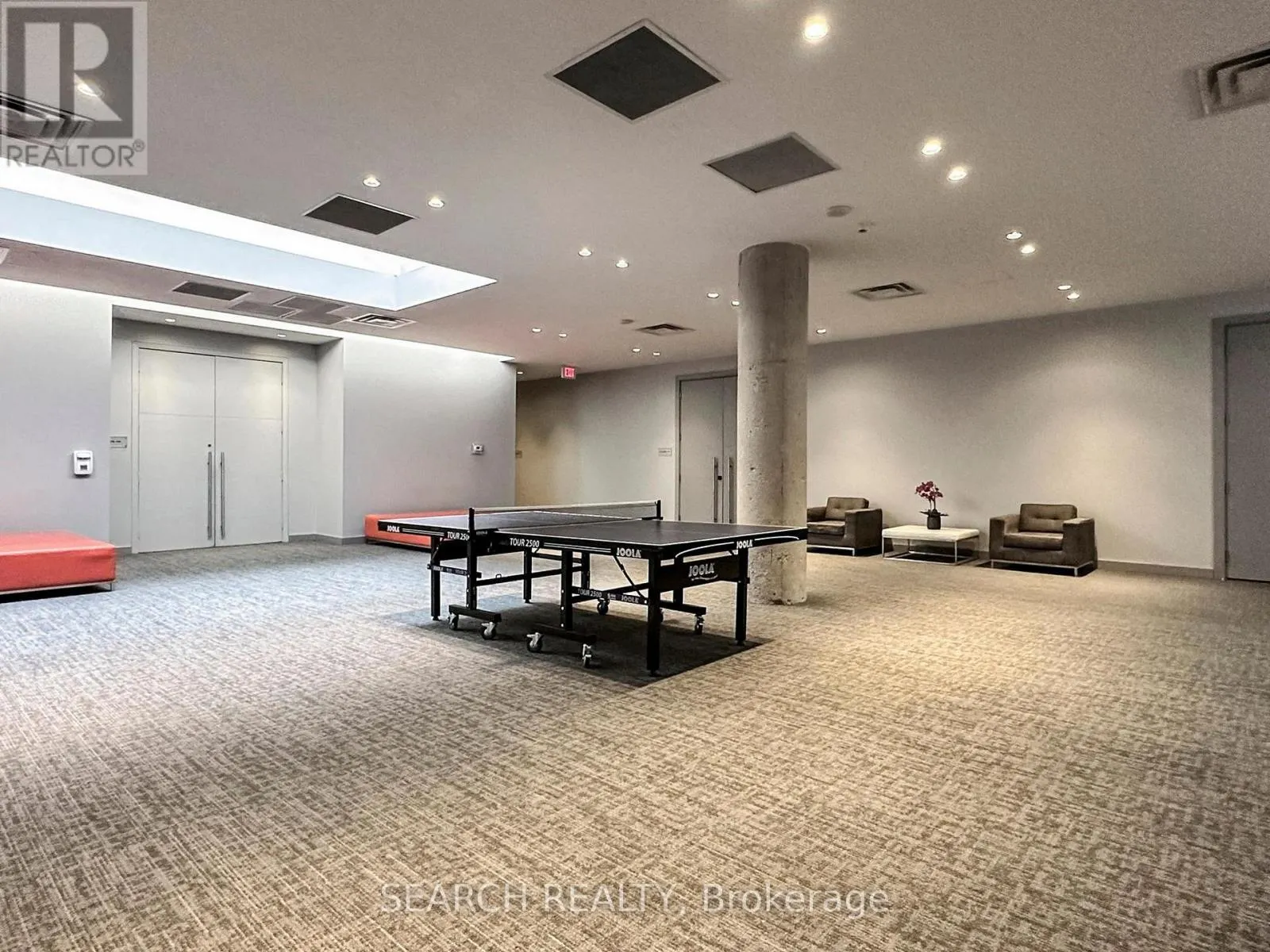 1028 - 637 LAKE SHORE BOULEVARD W