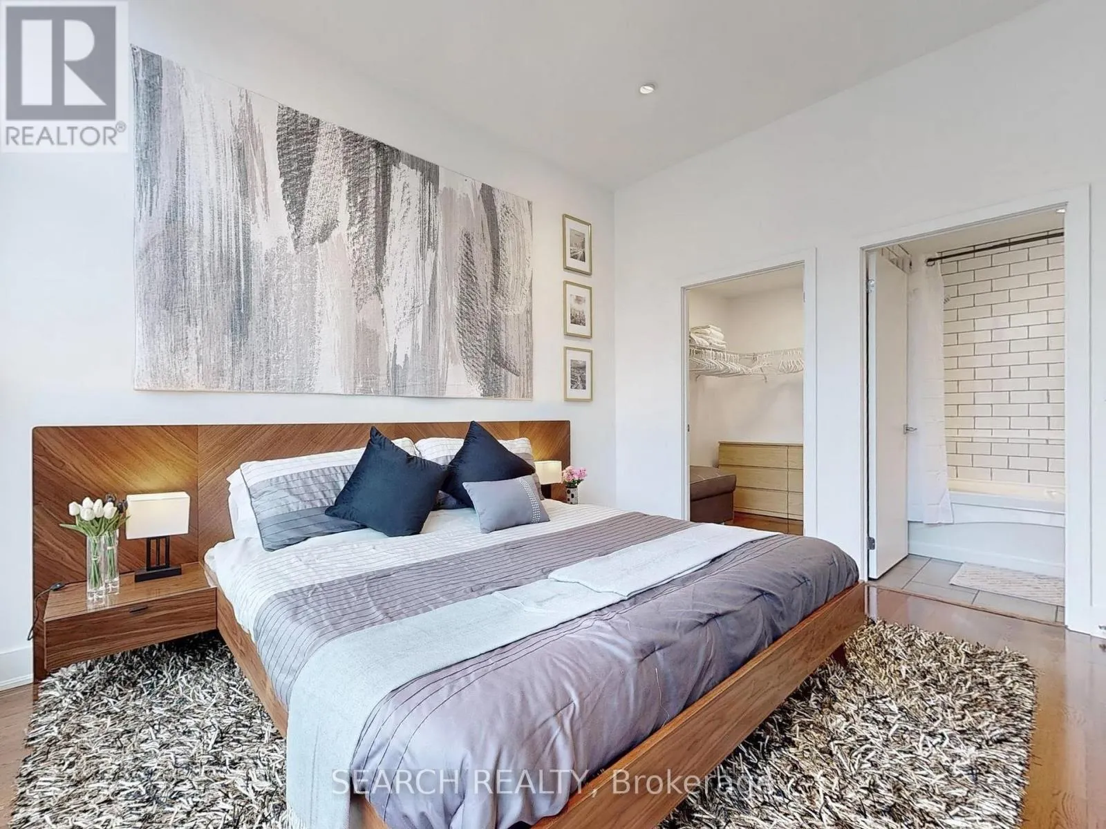 1028 - 637 LAKE SHORE BOULEVARD W