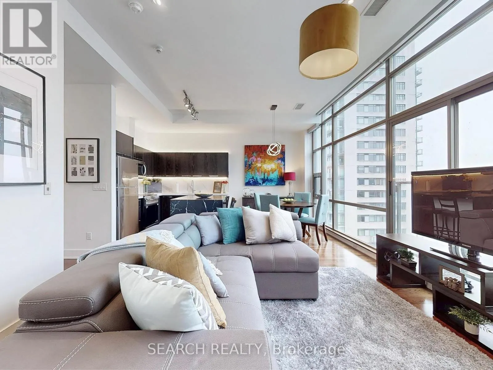 1028 - 637 LAKE SHORE BOULEVARD W