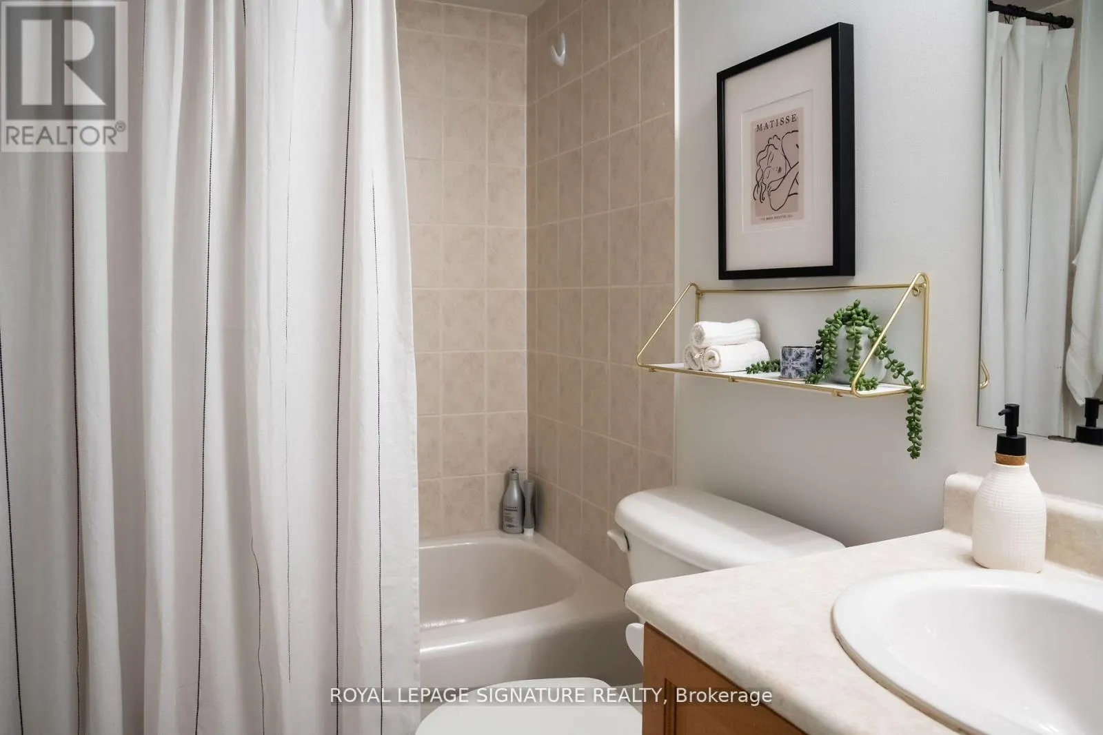 TH17 - 68 CARR STREET