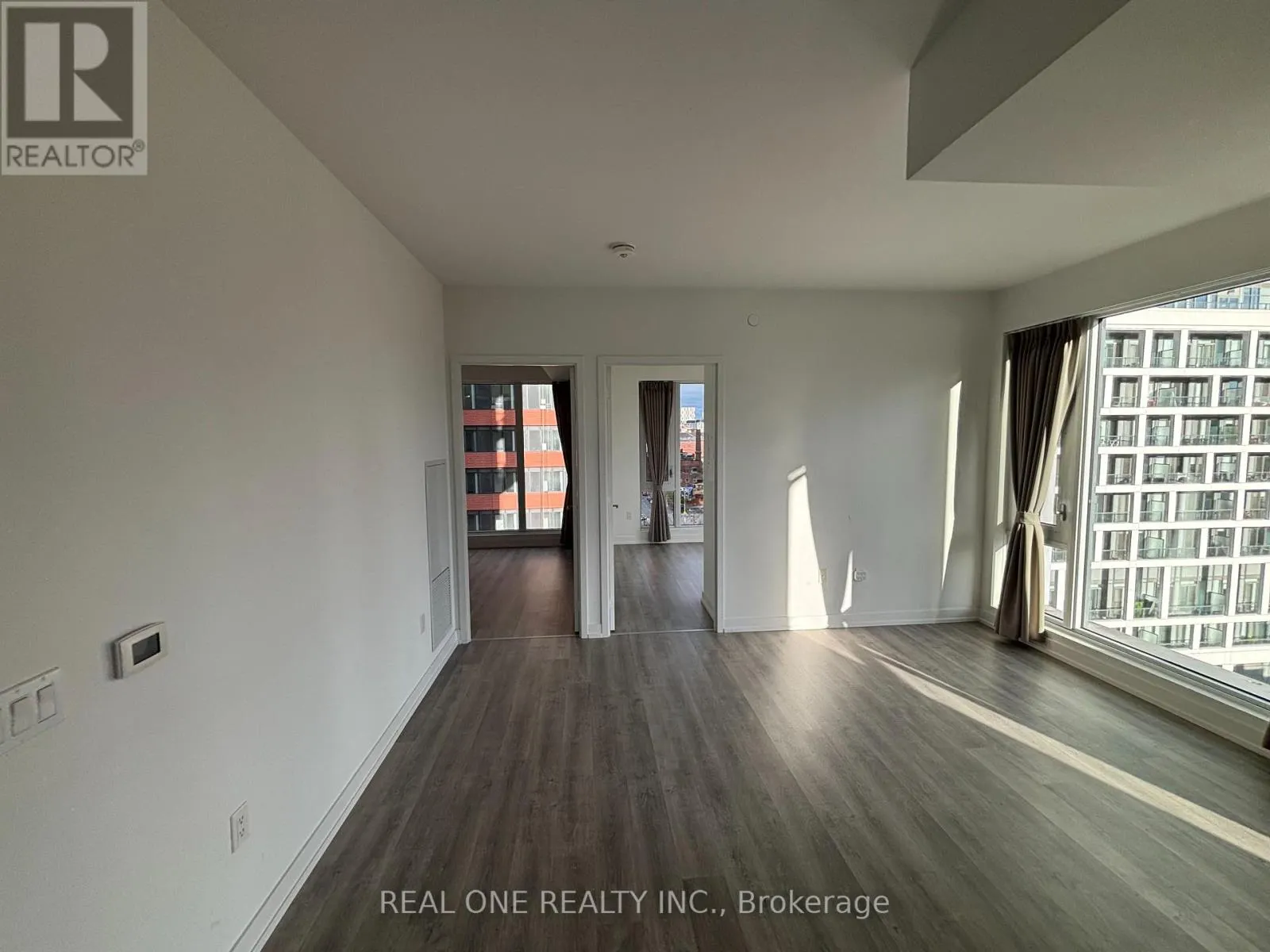 815 - 158 FRONT STREET E