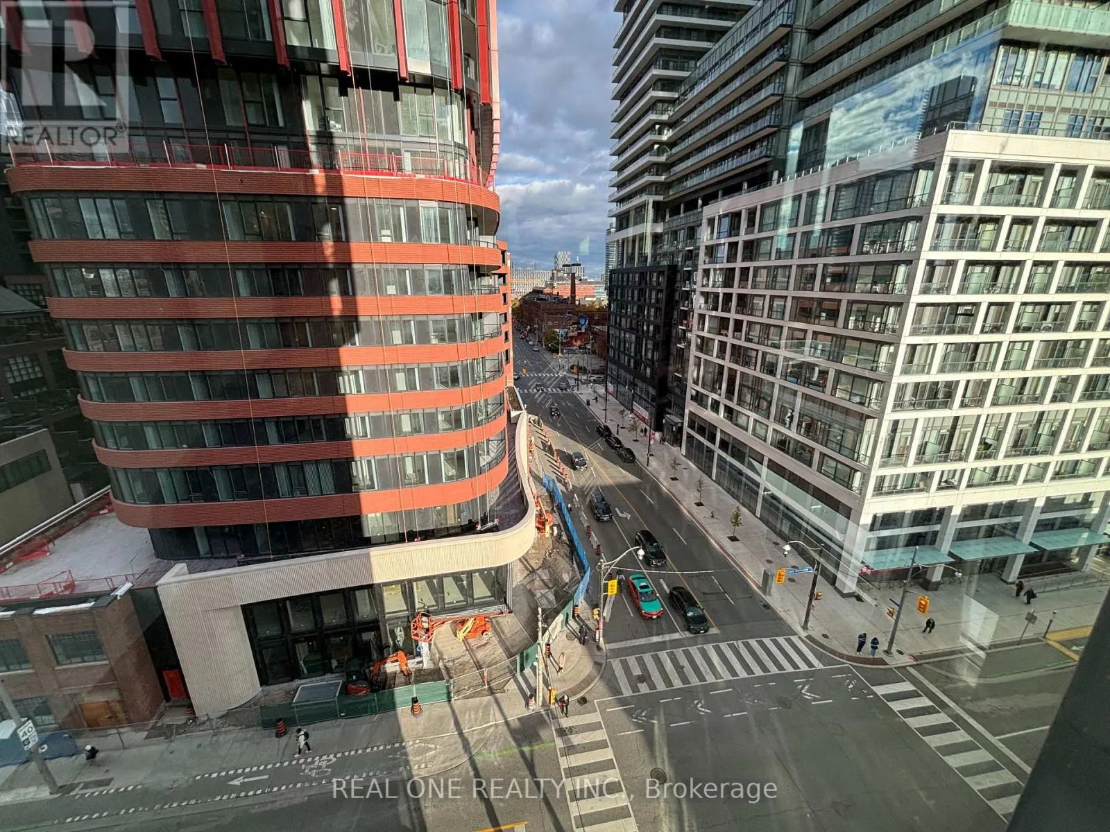 815 - 158 FRONT STREET E