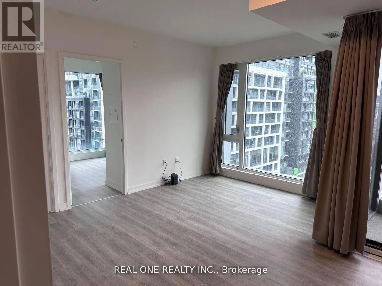 815 - 158 FRONT STREET E