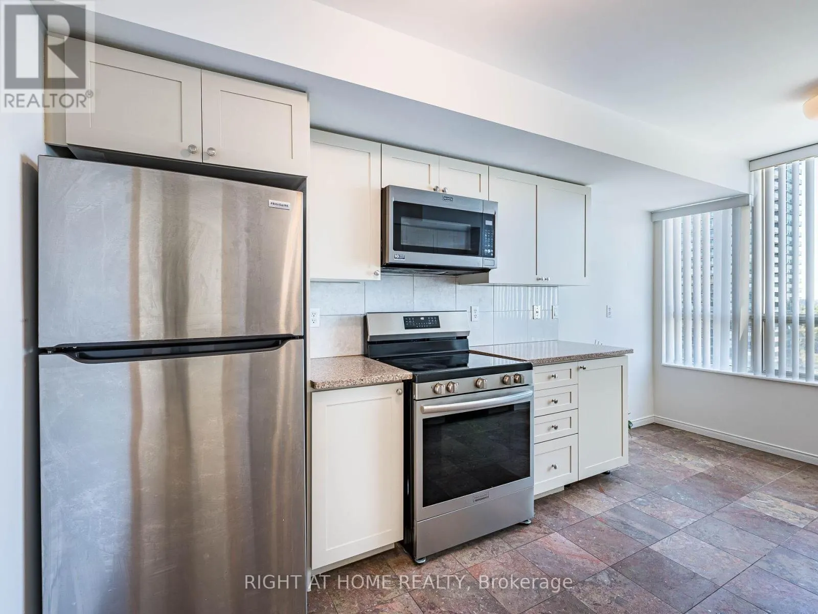 2001 - 238 DORIS AVENUE