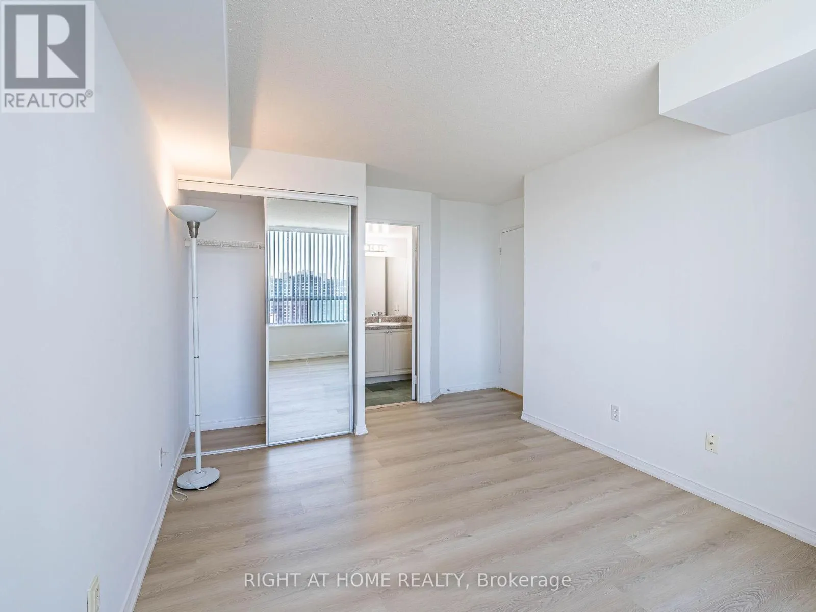 2001 - 238 DORIS AVENUE