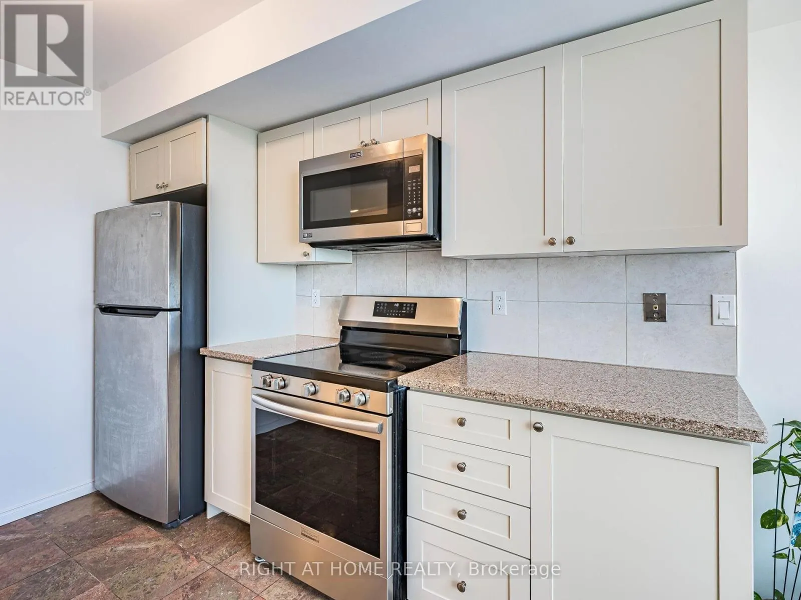 2001 - 238 DORIS AVENUE