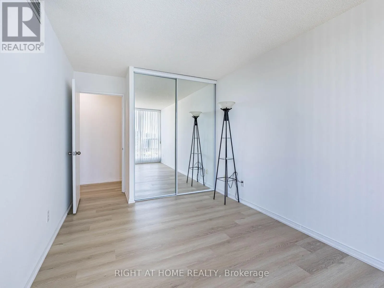 2001 - 238 DORIS AVENUE