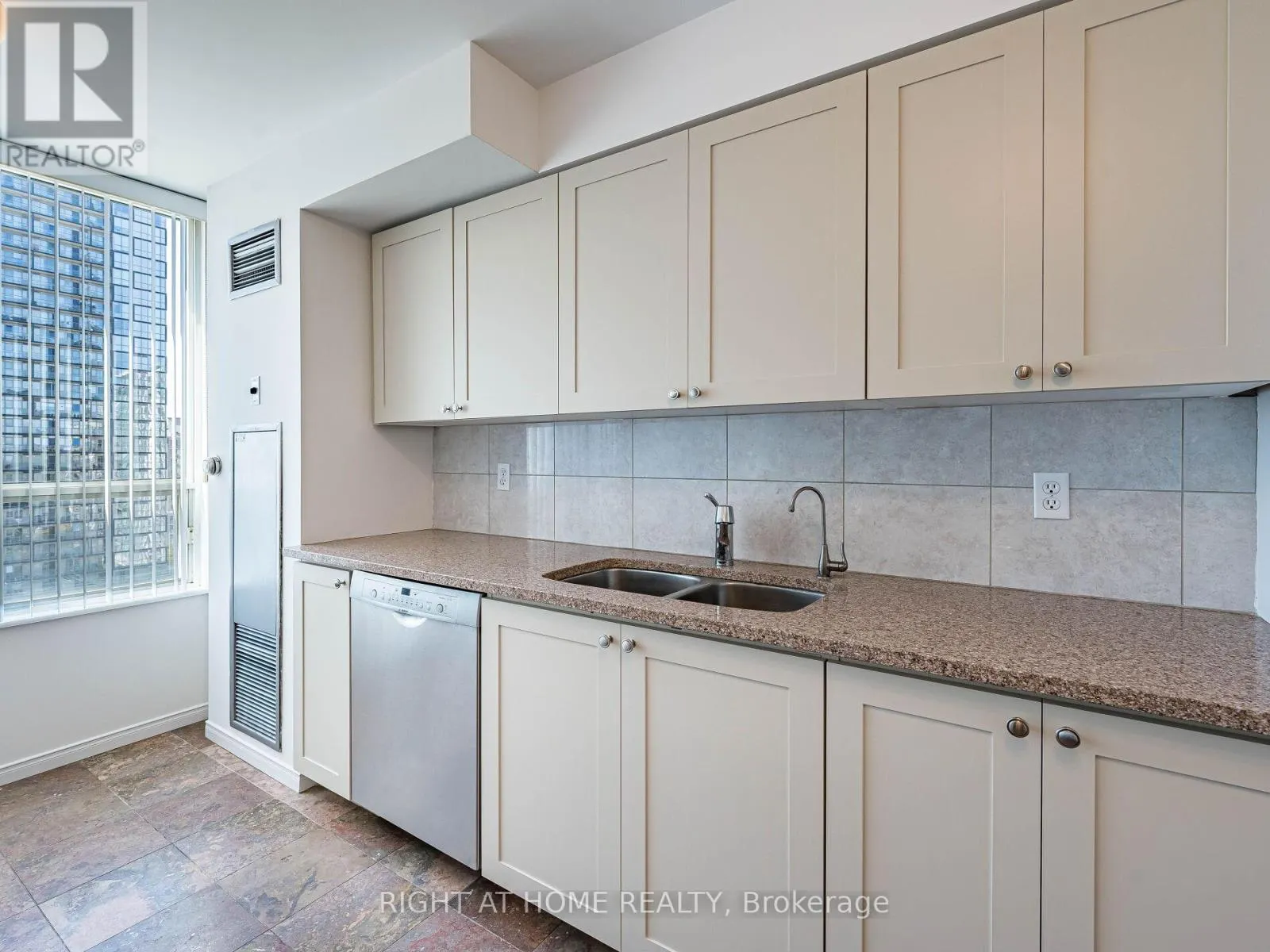 2001 - 238 DORIS AVENUE