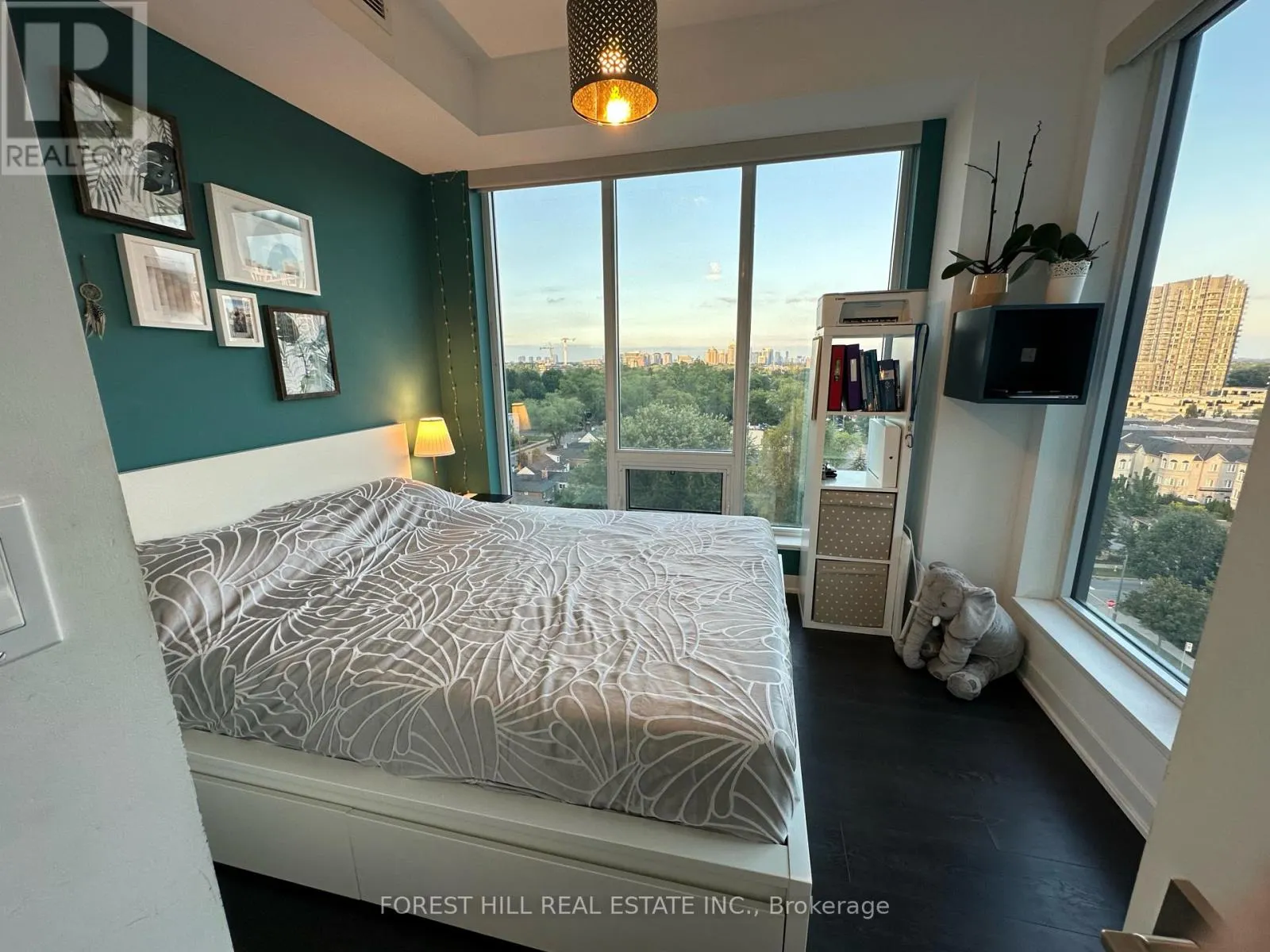 905 - 28 AVONDALE AVENUE