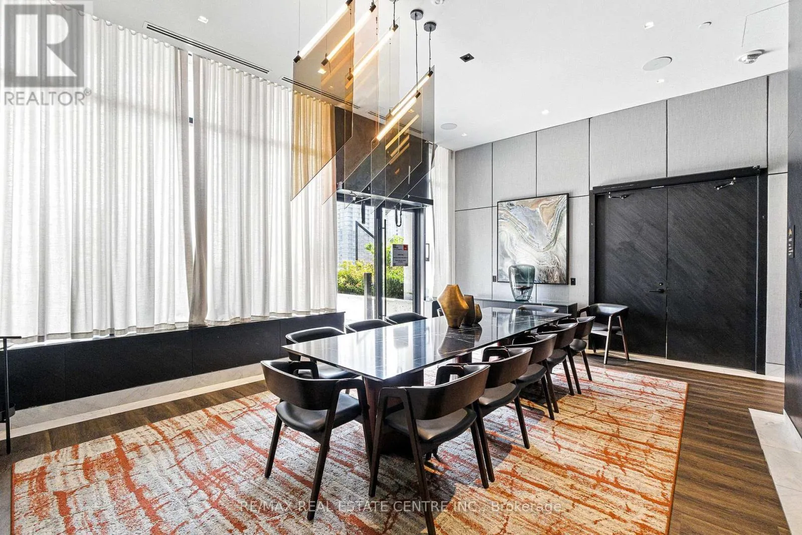 2013 - 470 FRONT STREET W