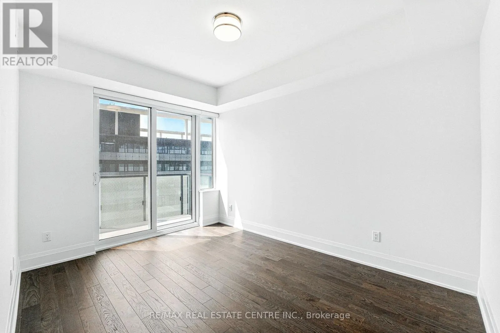 2013 - 470 FRONT STREET W