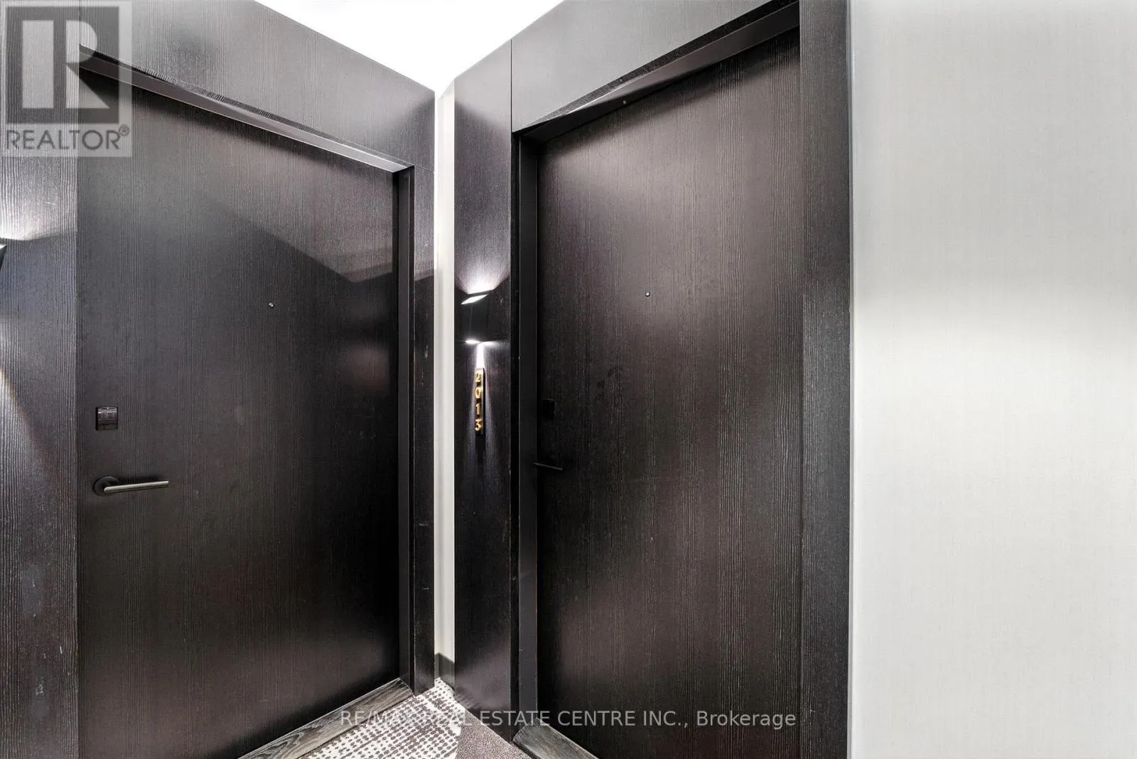 2013 - 470 FRONT STREET W