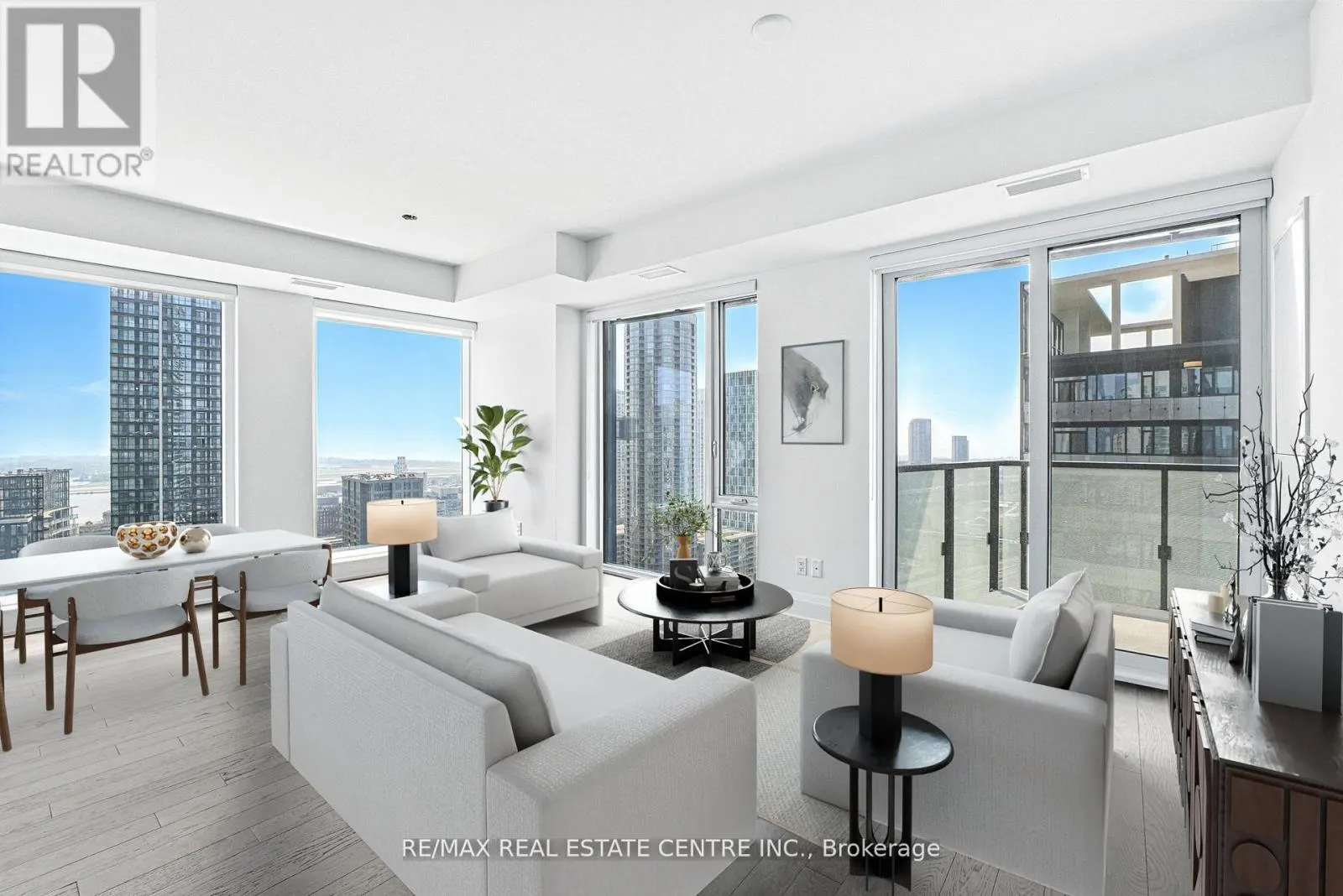 2013 - 470 FRONT STREET W