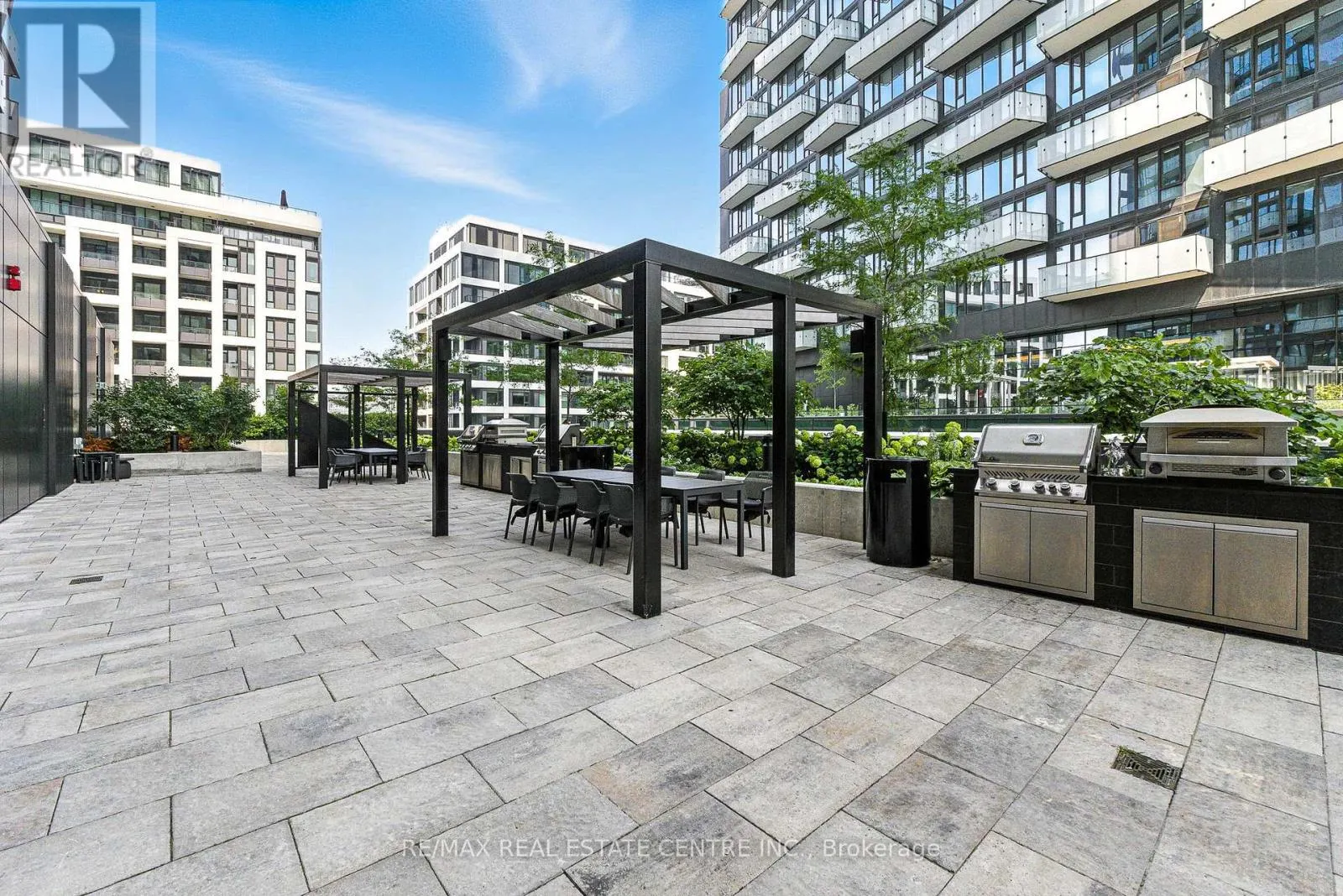 2013 - 470 FRONT STREET W