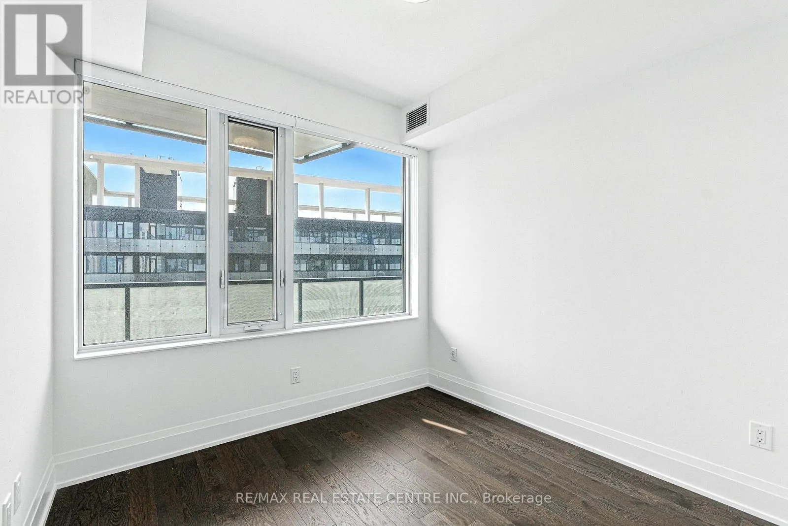 2013 - 470 FRONT STREET W