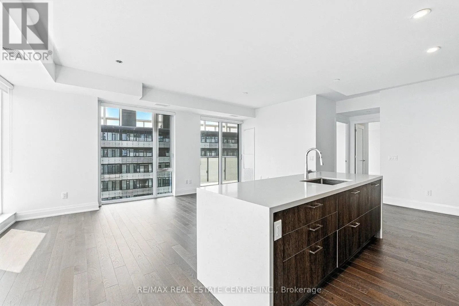 2013 - 470 FRONT STREET W