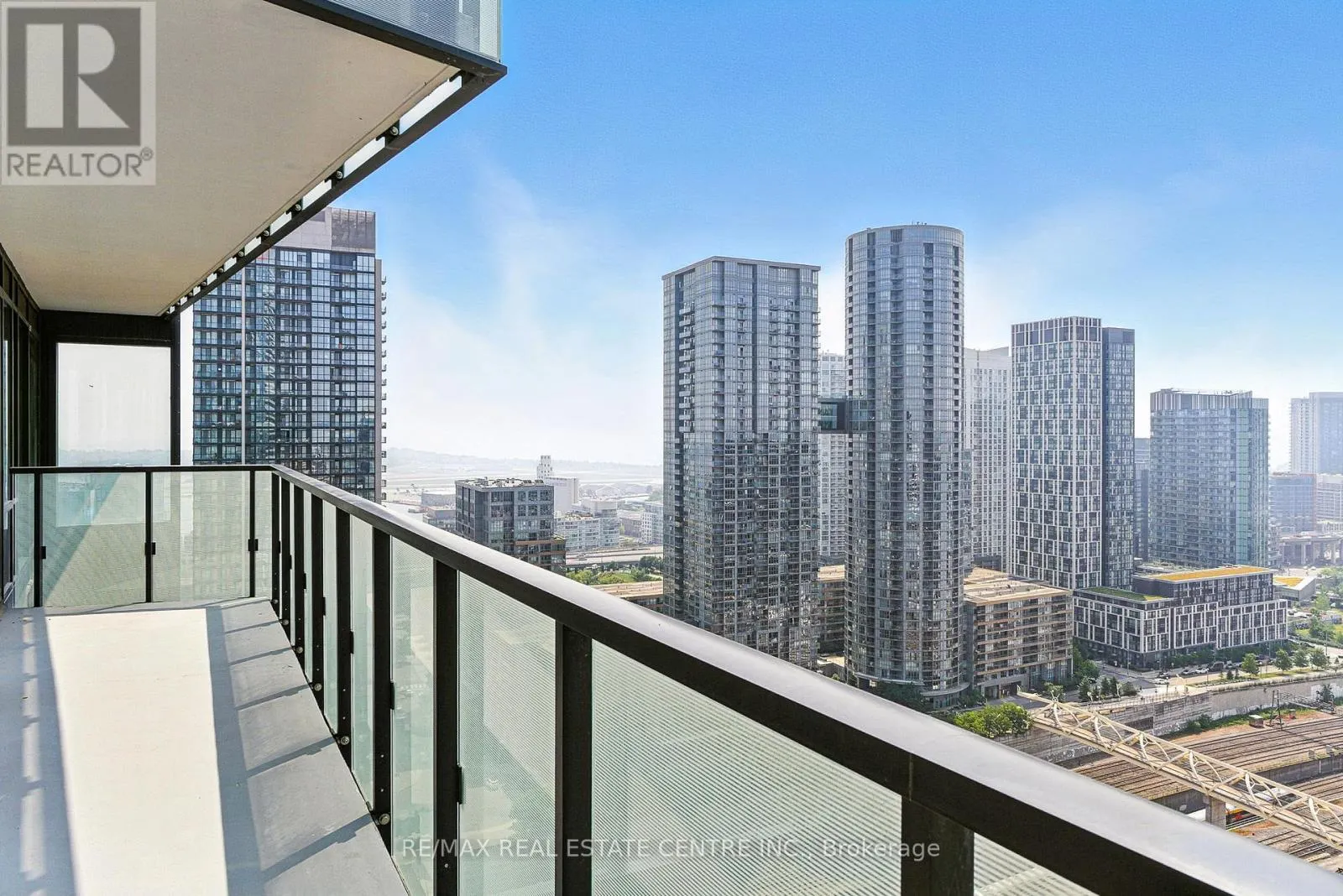 2013 - 470 FRONT STREET W