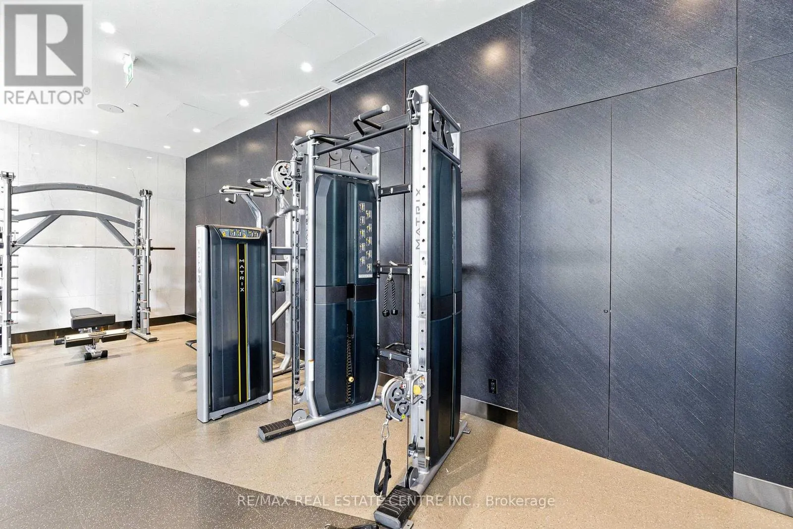 2013 - 470 FRONT STREET W