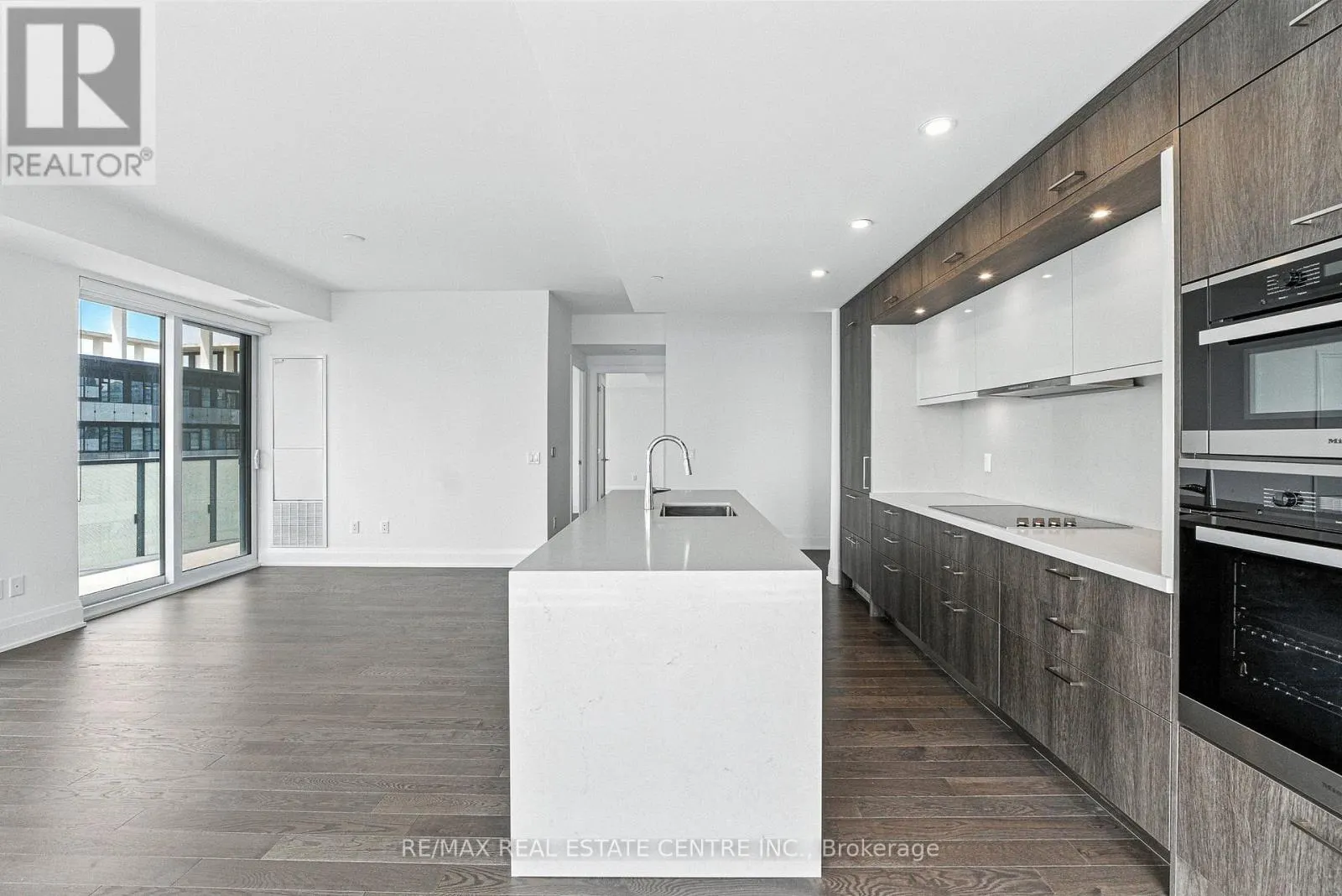 2013 - 470 FRONT STREET W