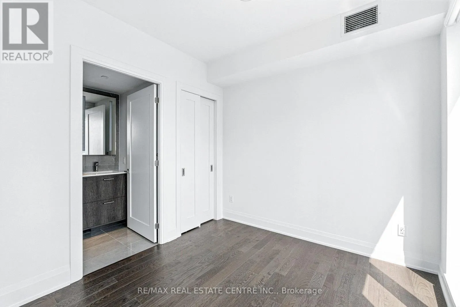 2013 - 470 FRONT STREET W