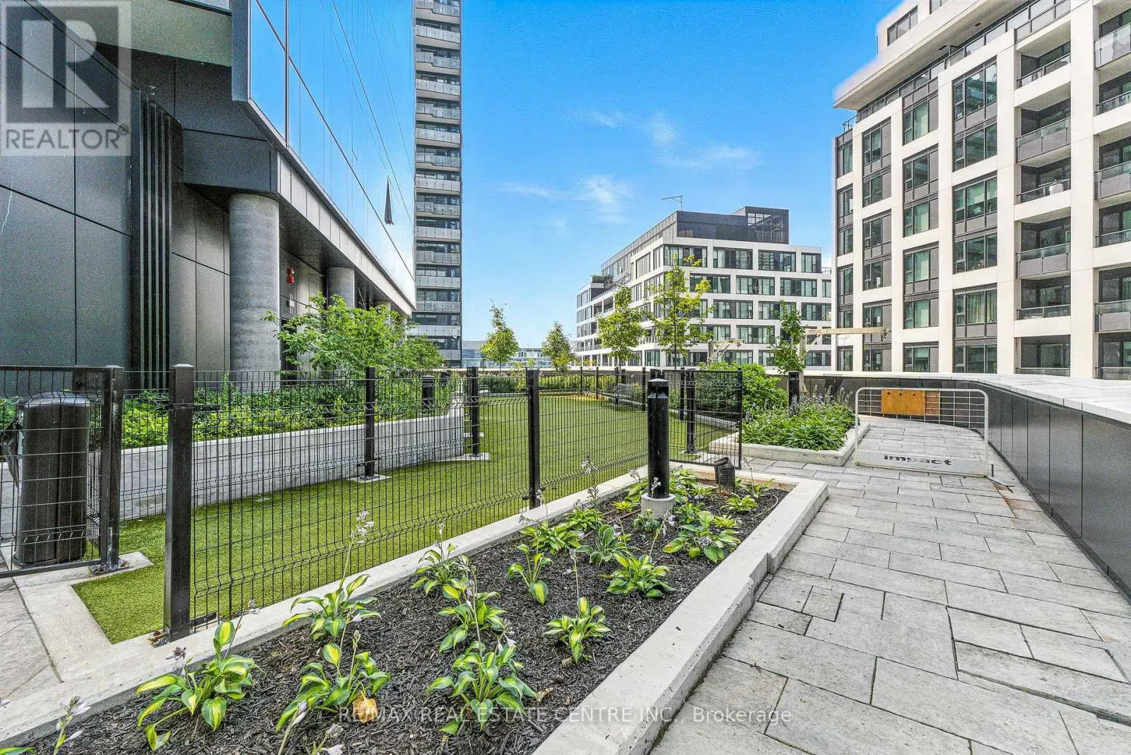 2013 - 470 FRONT STREET W