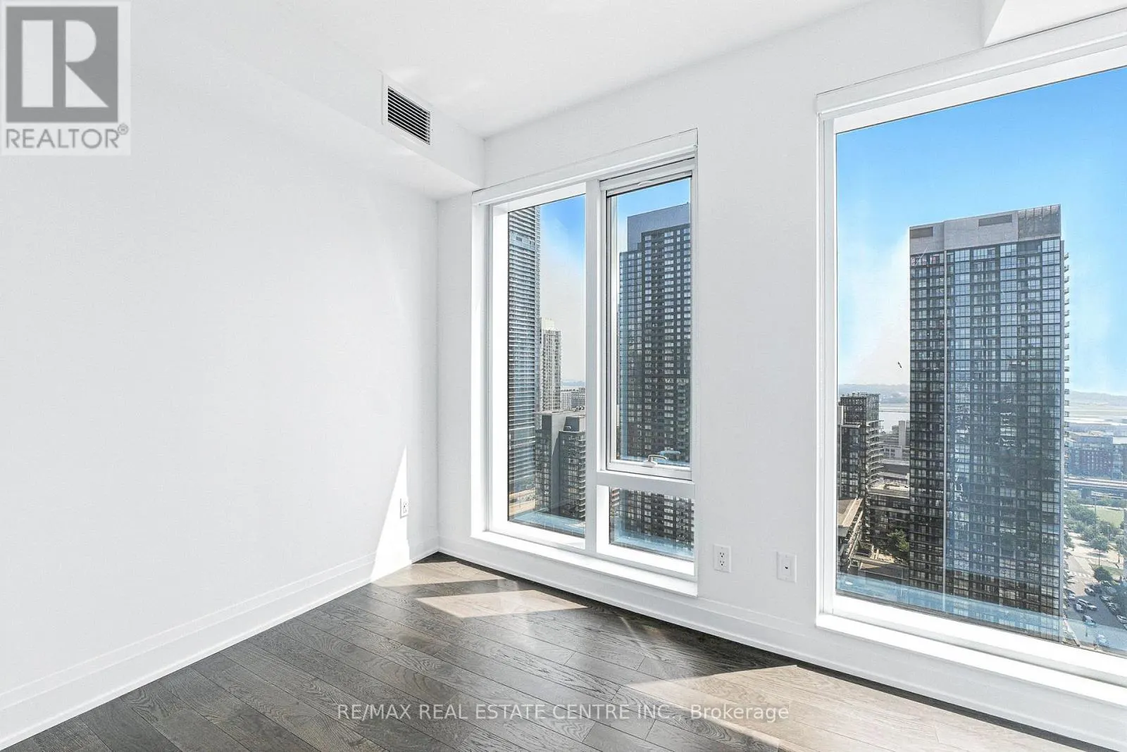 2013 - 470 FRONT STREET W