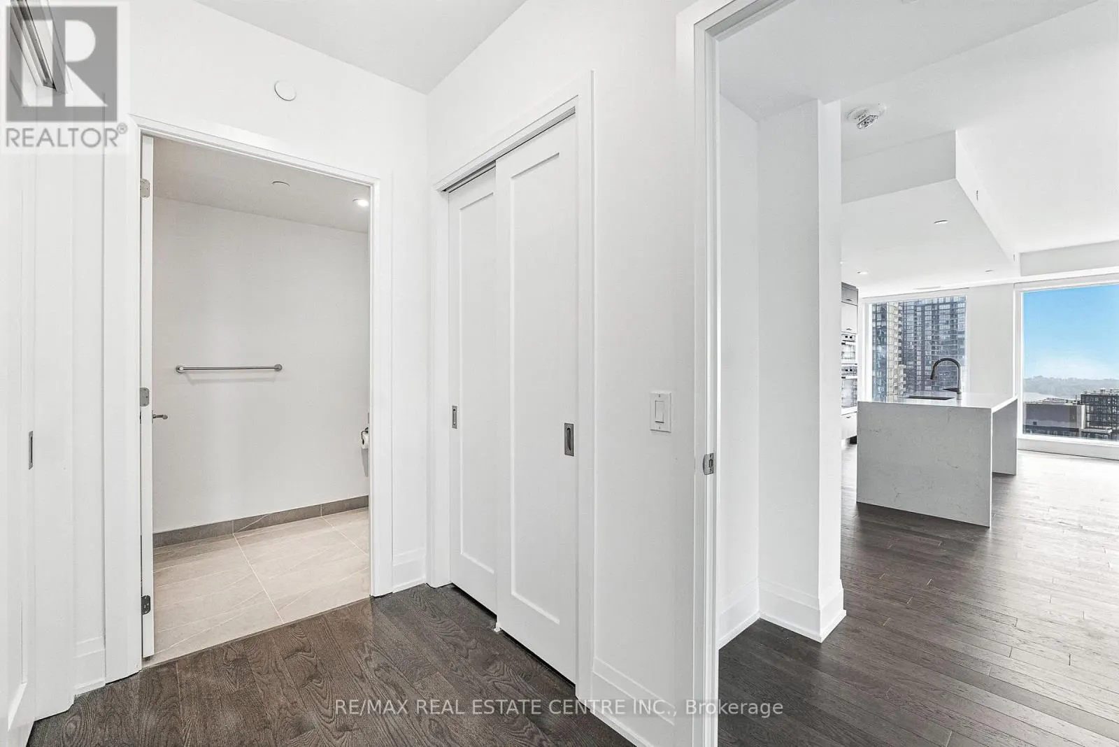 2013 - 470 FRONT STREET W