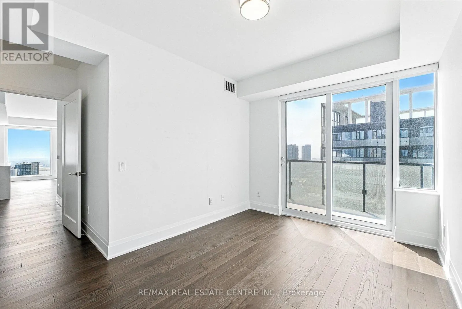 2013 - 470 FRONT STREET W