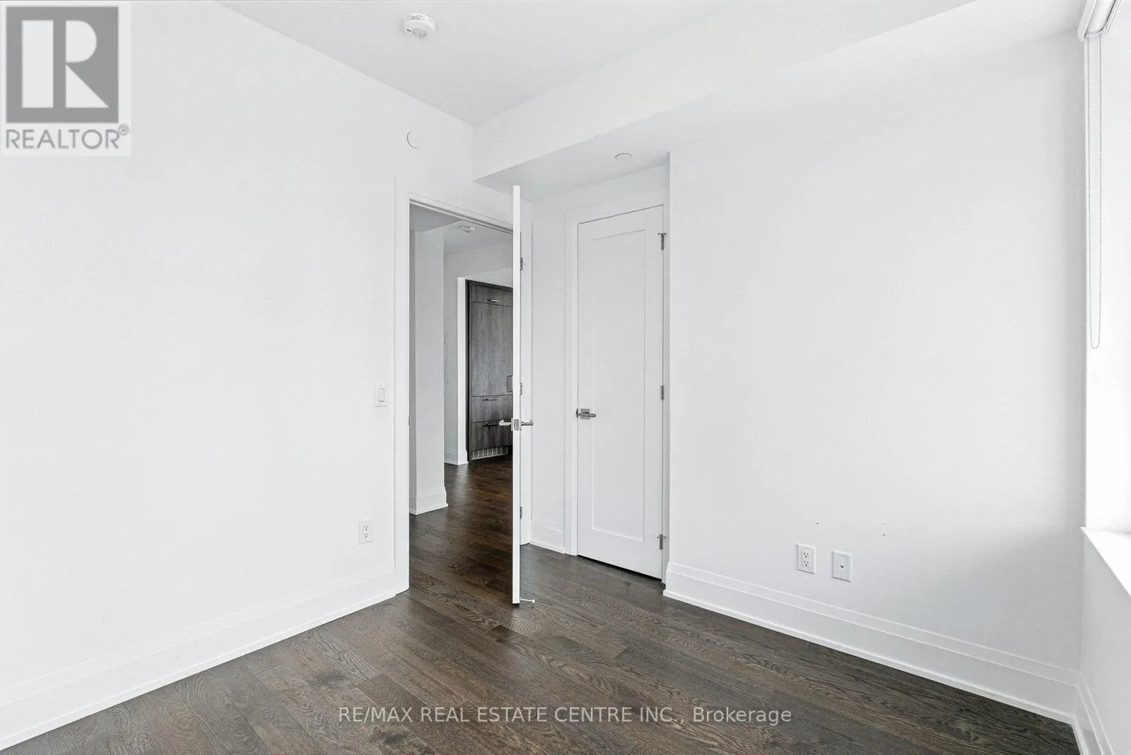 2013 - 470 FRONT STREET W