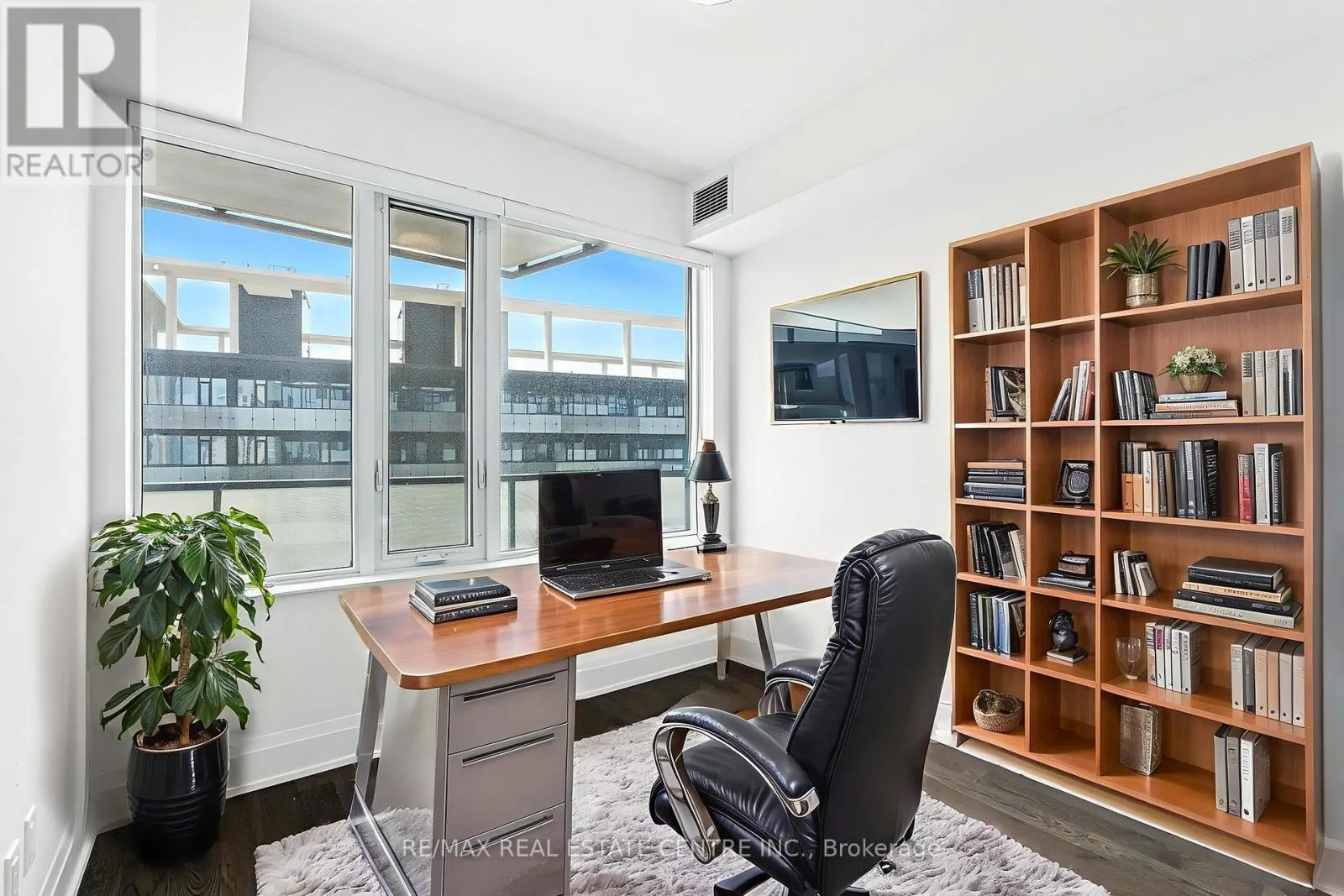 2013 - 470 FRONT STREET W