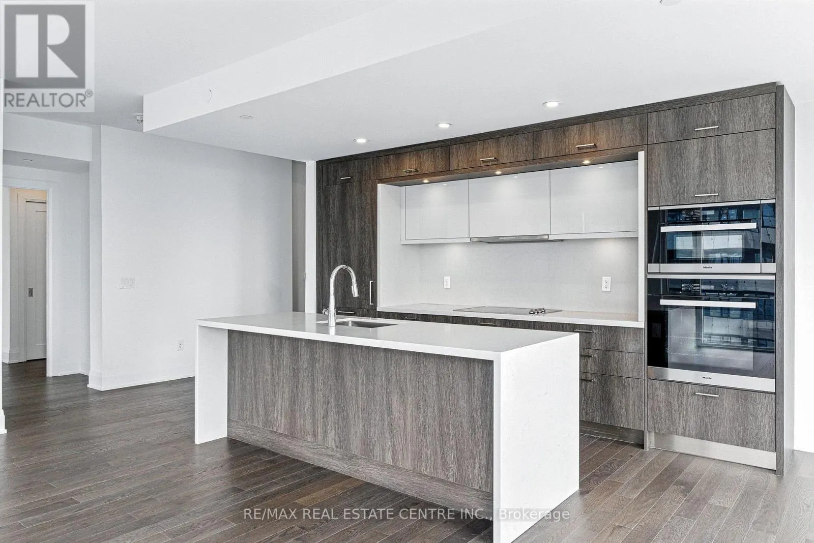 2013 - 470 FRONT STREET W