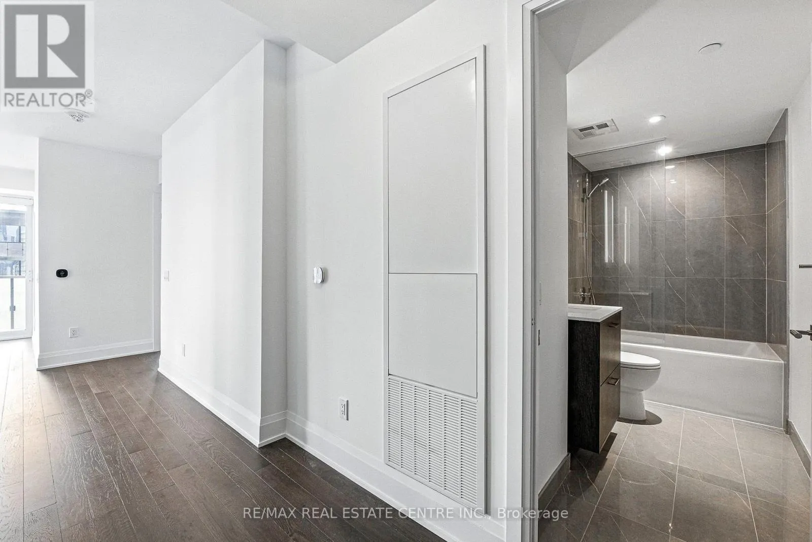 2013 - 470 FRONT STREET W