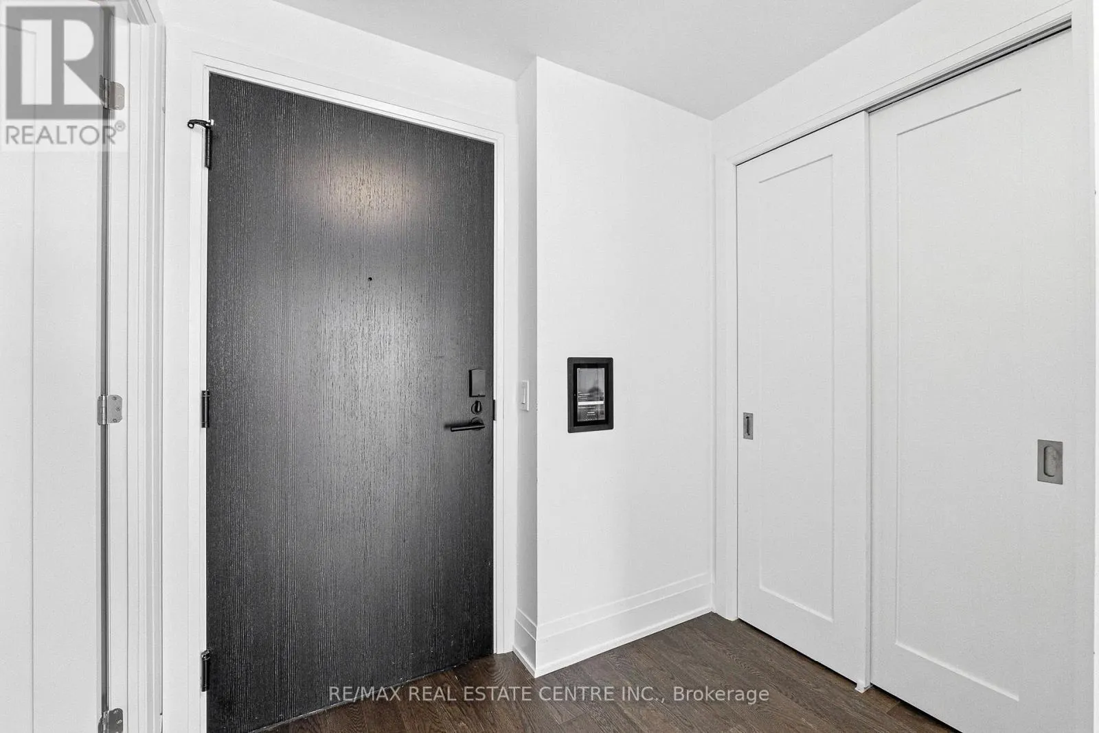 2013 - 470 FRONT STREET W