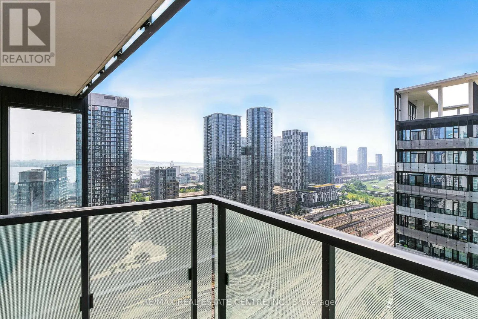 2013 - 470 FRONT STREET W