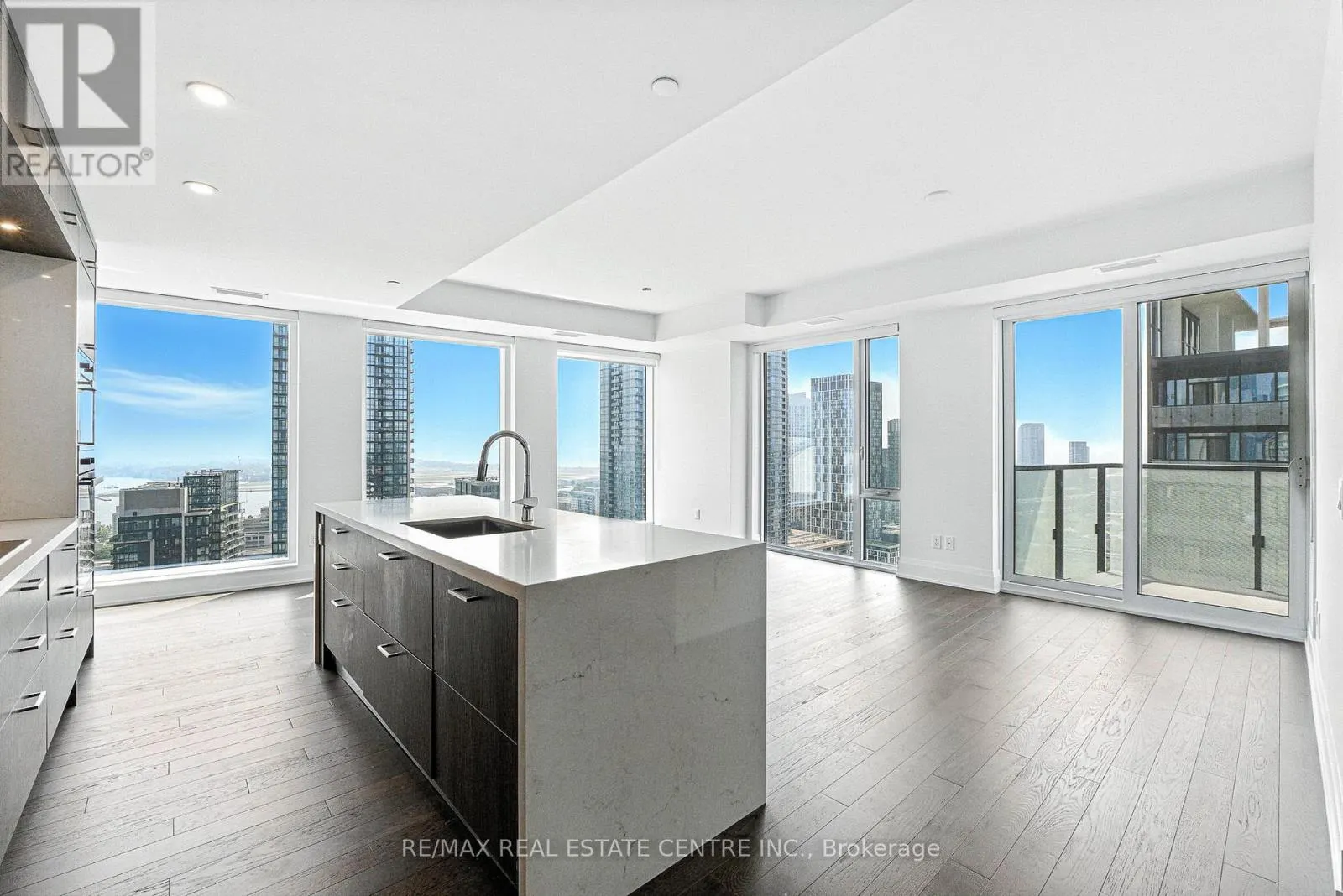 2013 - 470 FRONT STREET W