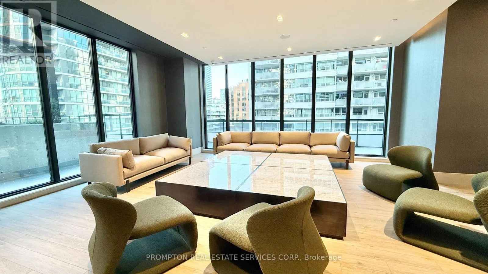 421 - 65 BROADWAY AVENUE