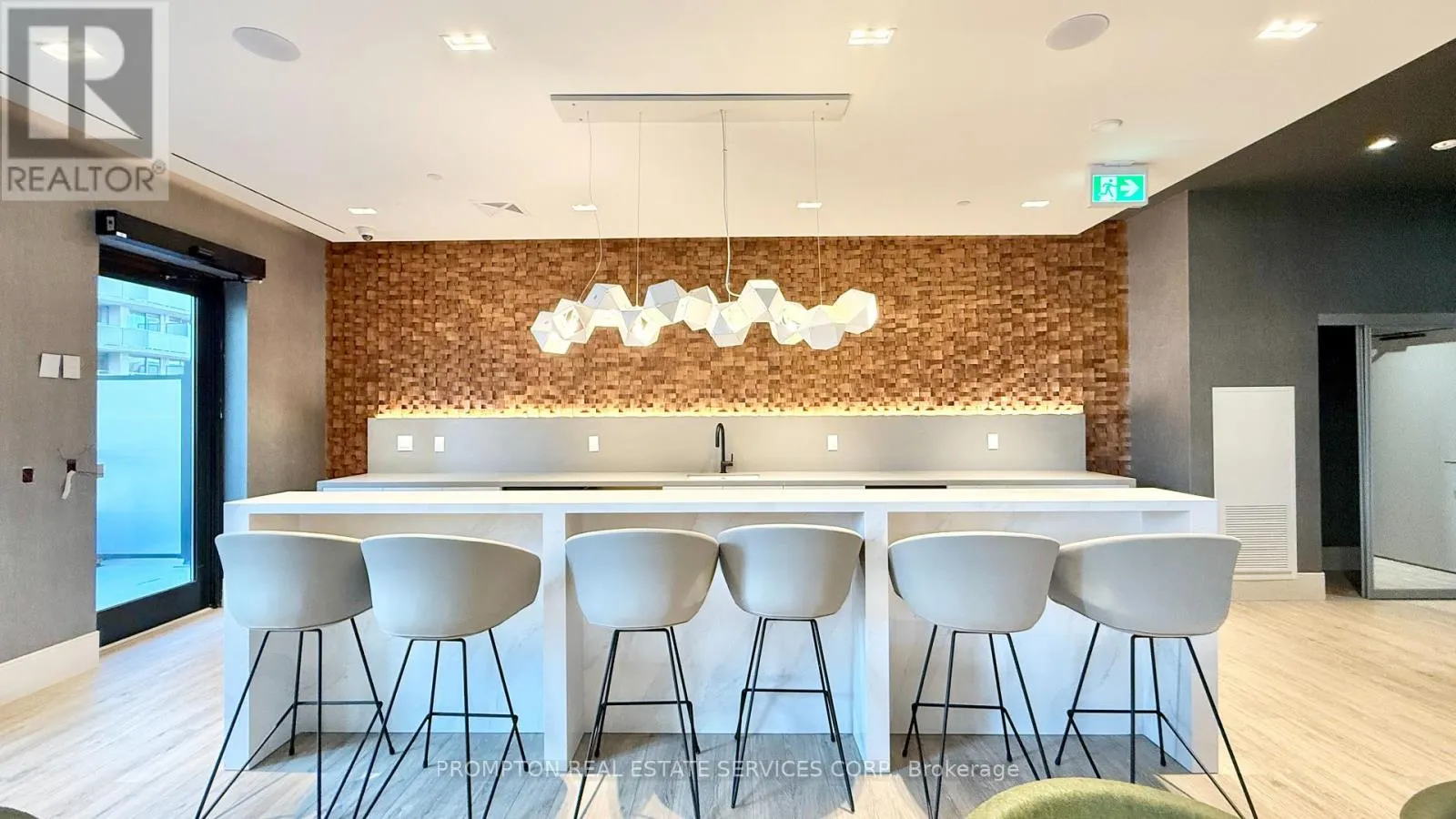 421 - 65 BROADWAY AVENUE