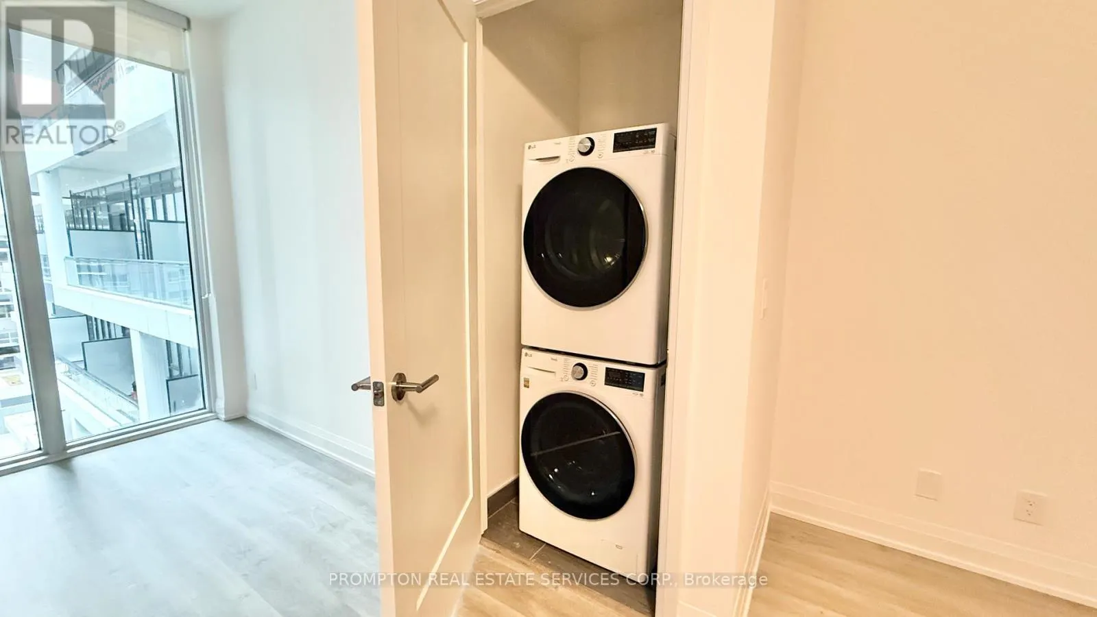 421 - 65 BROADWAY AVENUE